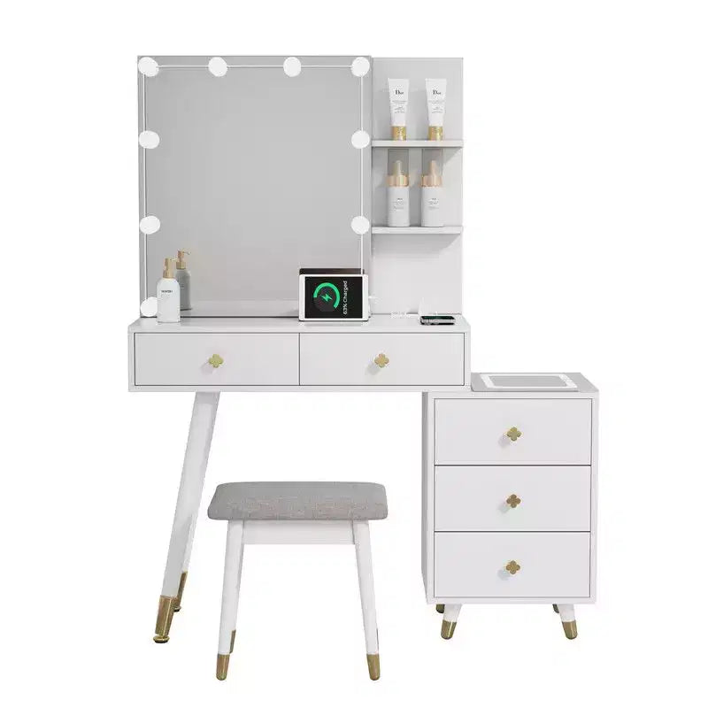 Tavolo da trucco in truciolato rivestito in lino bianco con gambe in legno massello e rifiniture in ottone, pannello LED a tre tonalità