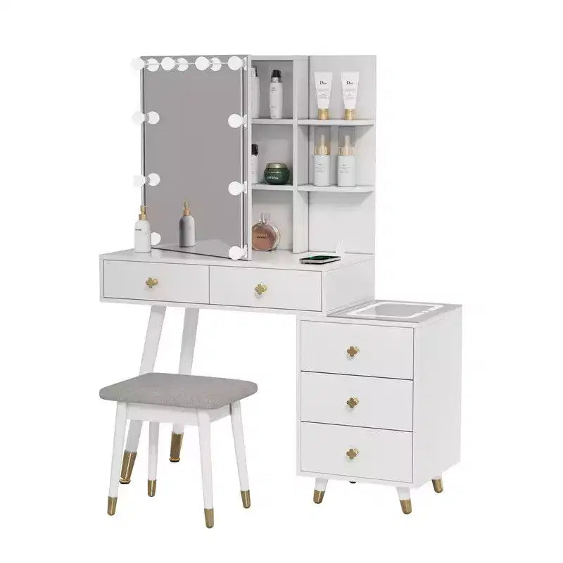 Tavolo da trucco in truciolato rivestito in lino bianco con gambe in legno massello e rifiniture in ottone, pannello LED a tre tonalità