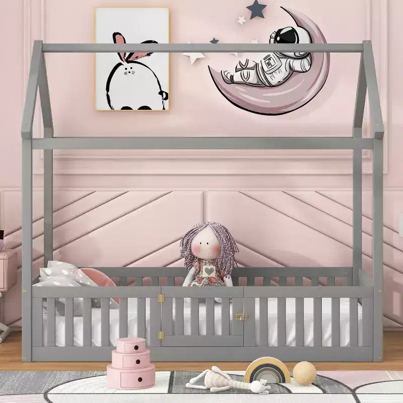 Bodenhausbett für Kinder, Montessori-Holzbett mit Zaun & Tür, komplettes Hausbett mit Dach für Mädchen & Jungen